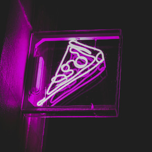 Sign of a neon pizza